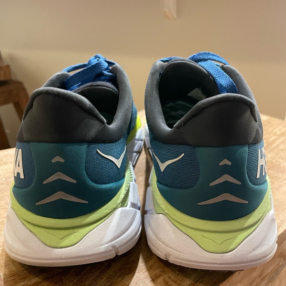 HOKA - Arahi 6 - Picture 4 of 12